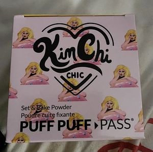 NIB Kim Chi Chic Set & Bake Powder. 0.85oz Color-Translucent